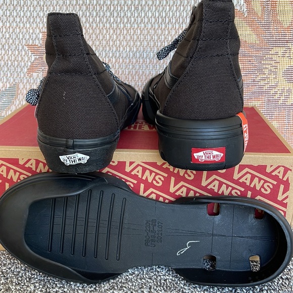 Vans WMNS Sk8-Hi Tapered
Heavy Canvas Blackout
VN0A7Q5T10J
Sneakers - Picture 14 of 16